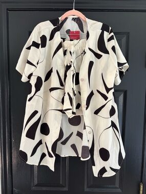 Abstract Black & Cream Short Set - Two-Piece - NWT - Size Medium